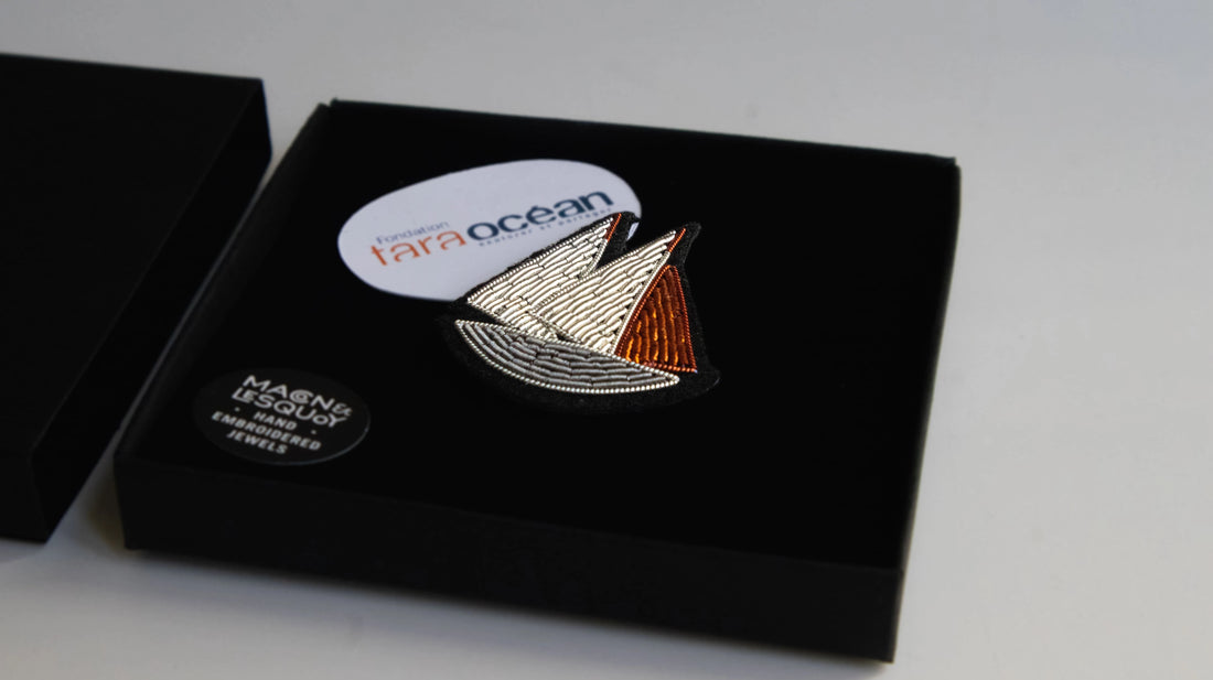 Broche Macon&Lesquoy x Fondation Tara Océan : Goélette Tara brodée à la main