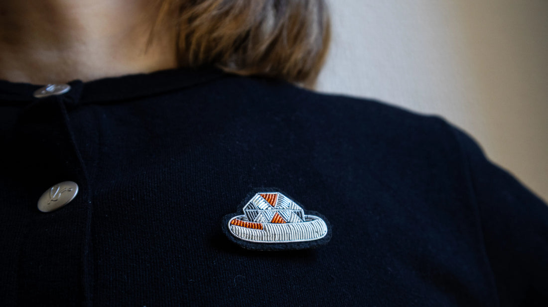 Broche Macon&Lesquoy x Fondation Tara Océan : Tara Polar Station brodée à la main
